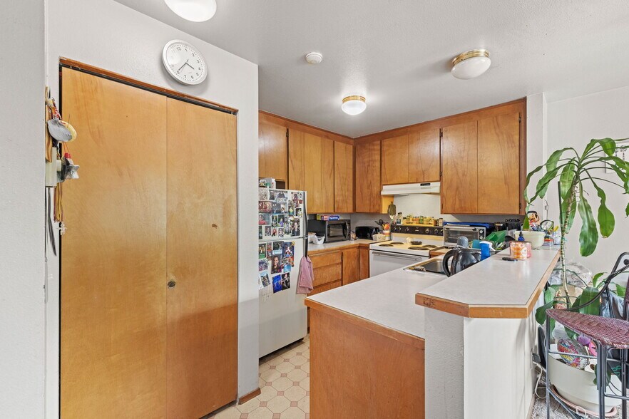 More Photos Of 13004 33rd Ave S, Tukwila Apartments For Sale