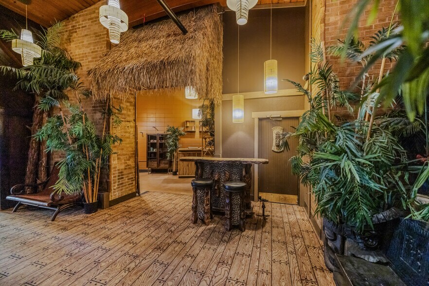More Photos Of 1900 & 1924 Marshall St NE, Minneapolis Restaurant For Sale