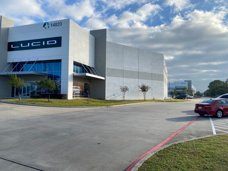 More Photos Of 14504 North Fwy, Houston Office For Sale