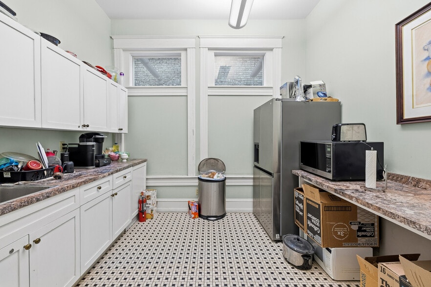 More Photos Of 1710 N 19th St, Tampa Office For Sale