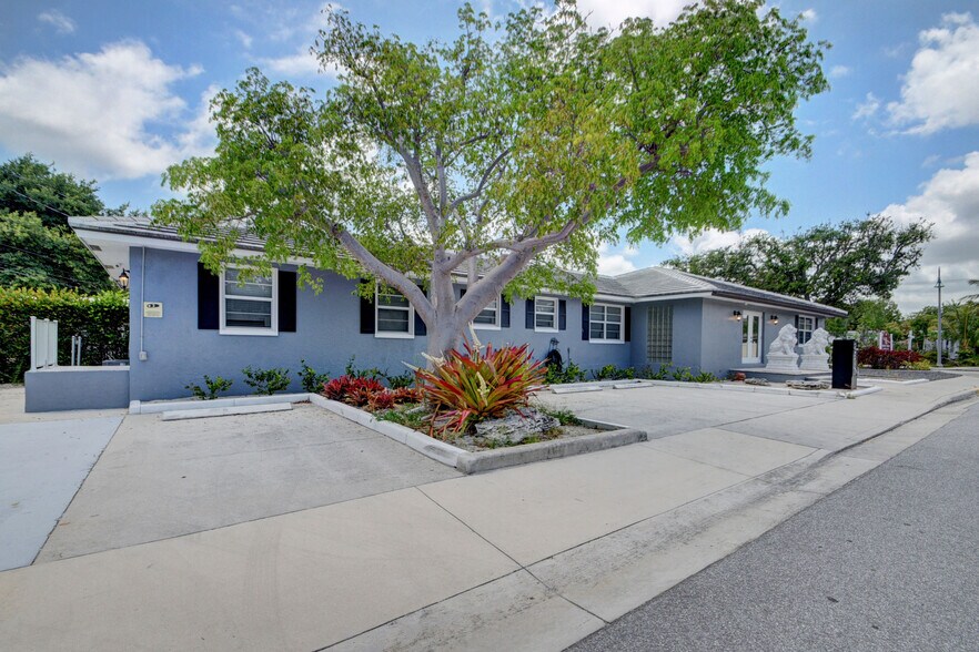 More Photos Of 830 N Federal Hwy, Lake Worth Office For Lease