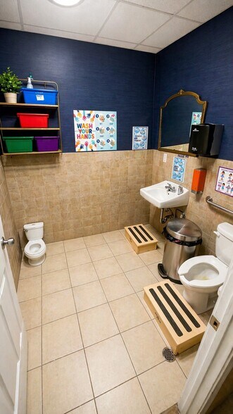 More Photos Of 163-175 Nassau Rd, Roosevelt Freestanding For Sale