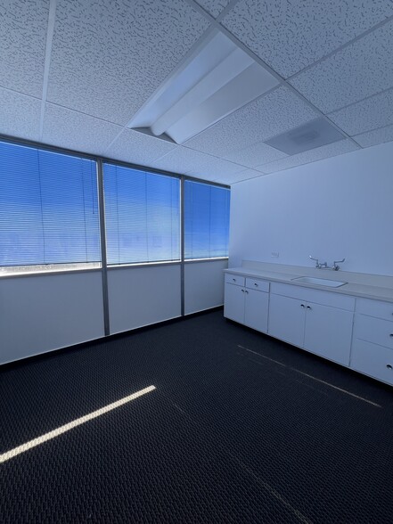 More Photos Of 400 30th St, Oakland Medical For Lease