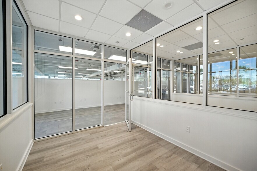 More Photos Of 320 1st St N, Jacksonville Beach Office Residential For Sale