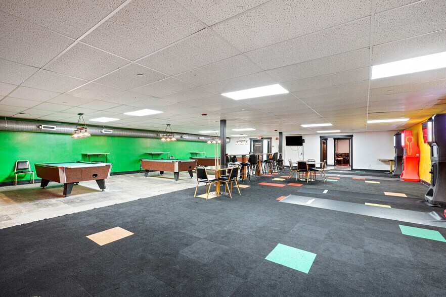 More Photos Of 801 N Fee St, Helena Bar For Sale