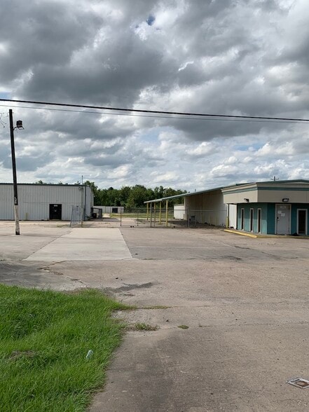 More Photos Of 12841 Highway 90, Beaumont Warehouse For Lease