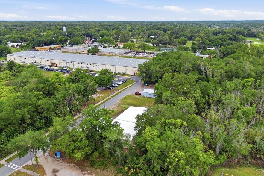 More Photos Of 623 Pleasant St, Lake Helen Flex For Lease