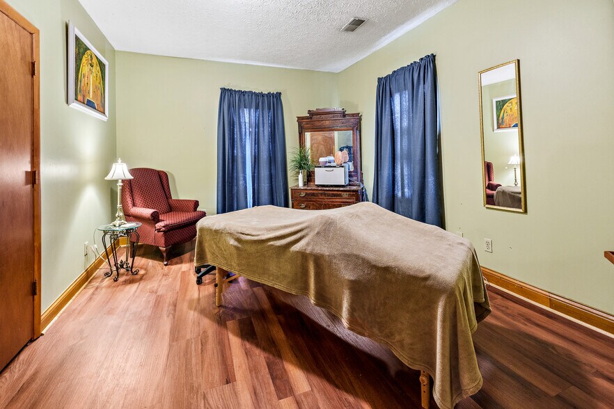 More Photos Of 2048 Winchester Ave, Ashland General Retail For Sale
