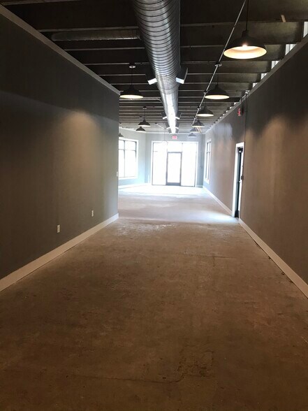 More Photos Of 1155 Franklin St, Clarksville Warehouse For Lease