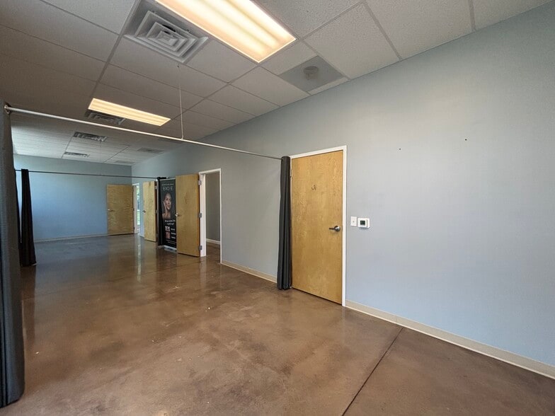 More Photos Of 2538-2546 Somerset Center Dr, Winston-Salem Storefront For Lease