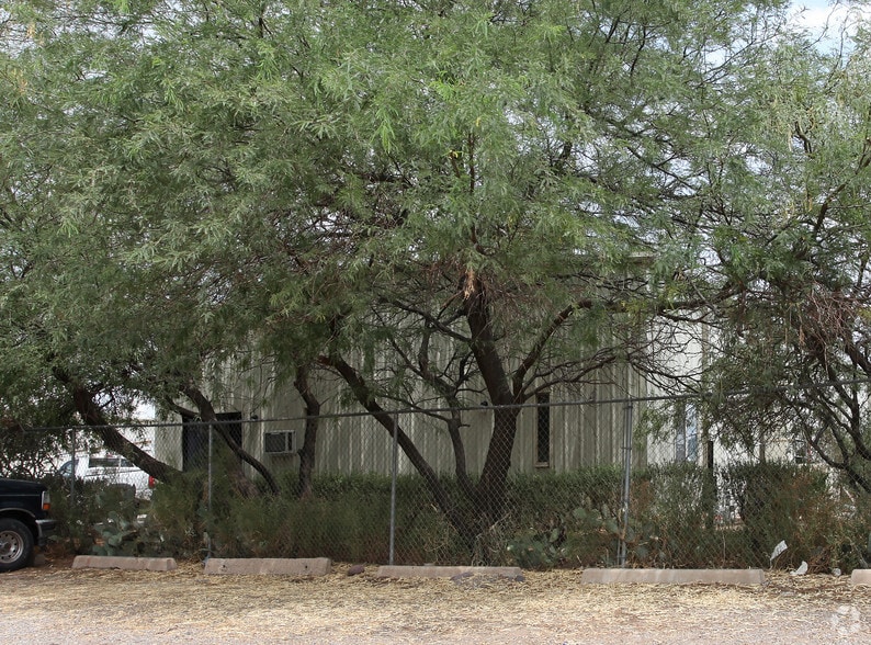 More Photos Of 3200 W Diamond St, Tucson Warehouse For Lease
