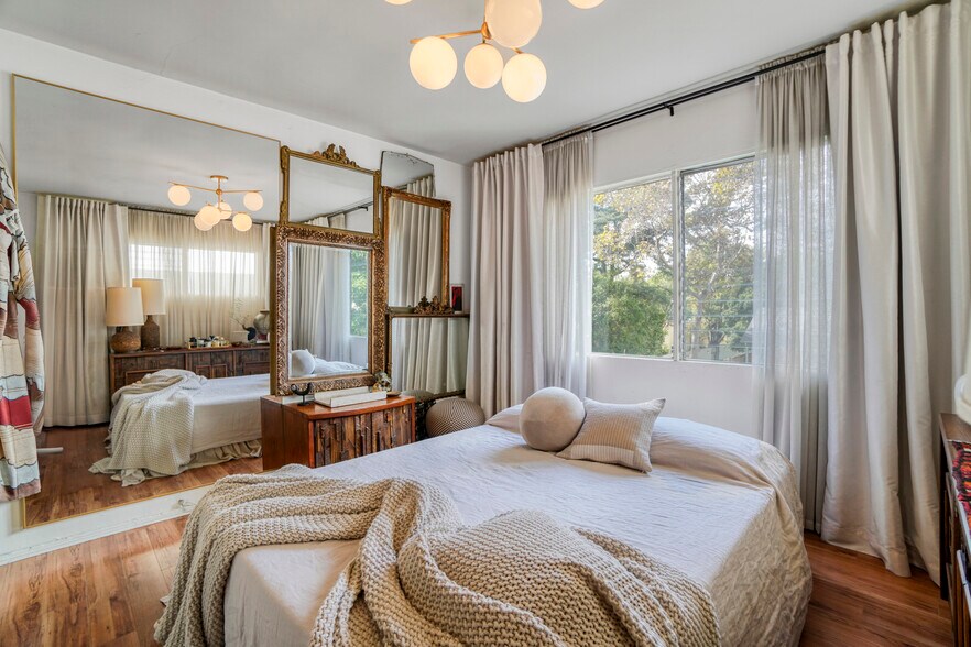 More Photos Of 904 N Spaulding Ave, Los Angeles Apartments For Sale