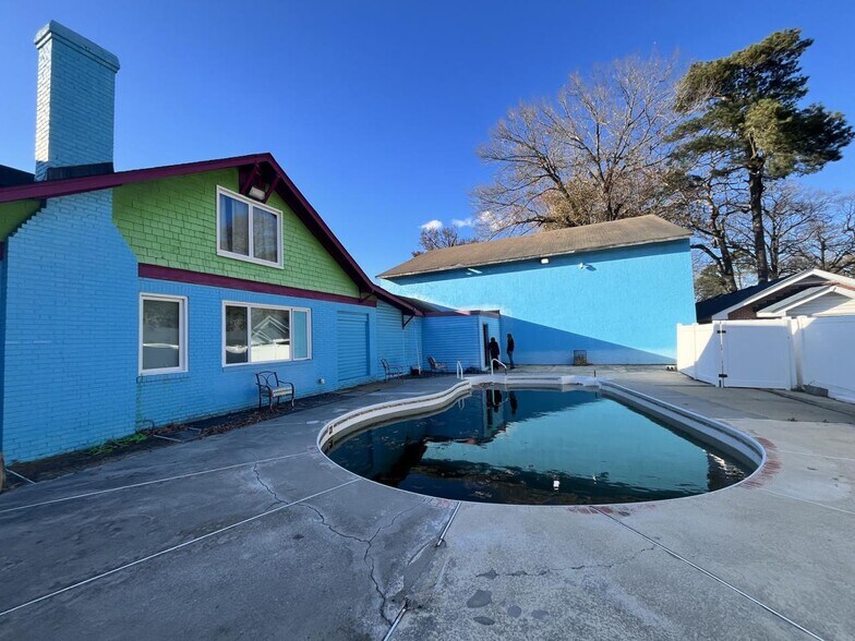 More Photos Of 2220 Laskin Rd, Virginia Beach Freestanding For Sale