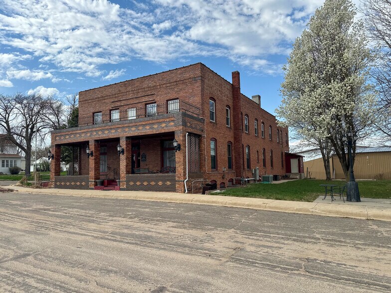 More Photos Of 211 W Kansas St, Crofton Hotel For Sale