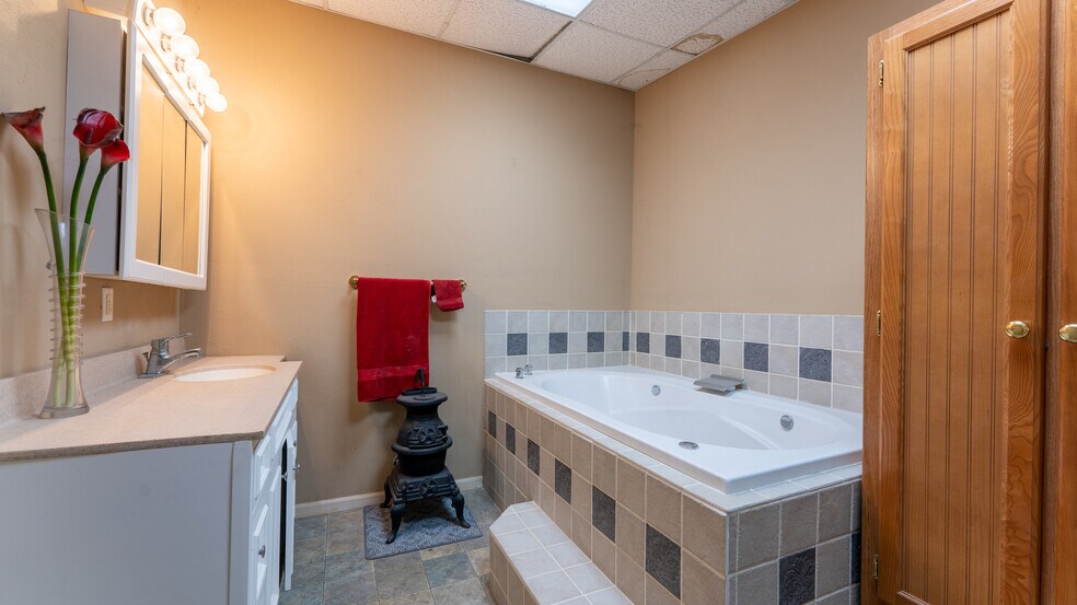 More Photos Of 19850 Houston Rd, Lebanon Showroom For Sale