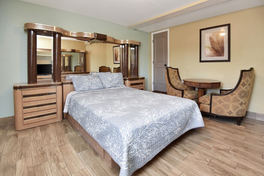 More Photos Of 808 S Atlantic Ave, Daytona Beach Hospitality For Sale