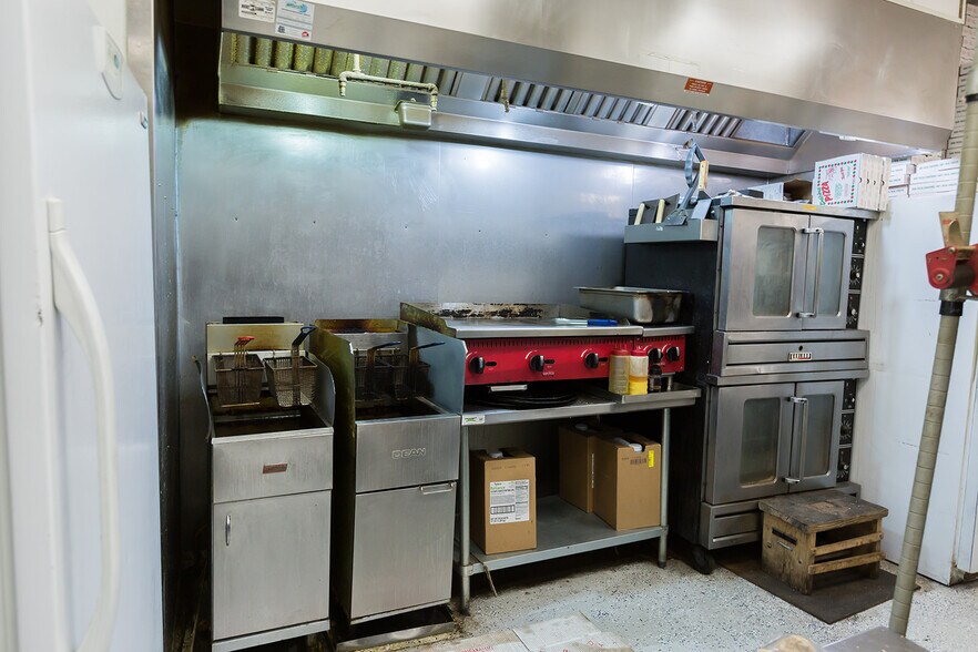 More Photos Of 1140 Kermit St, Plainview Restaurant For Sale