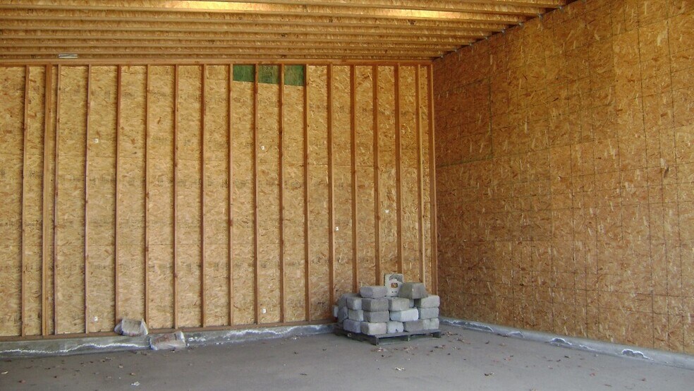 More Photos Of 325 E Happy Valley Rd, Roseburg Distribution For Lease