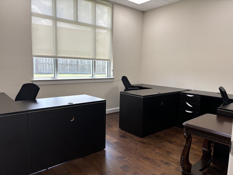 More Photos Of 1526 Katy Gap Rd, Katy Medical For Sale