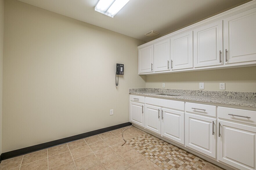 More Photos Of 131 Lee Byrd Rd, Loganville Office For Sale