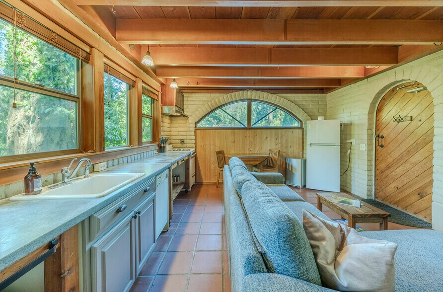 More Photos Of 1820 E 28th Ave, Eugene Multifamily For Sale