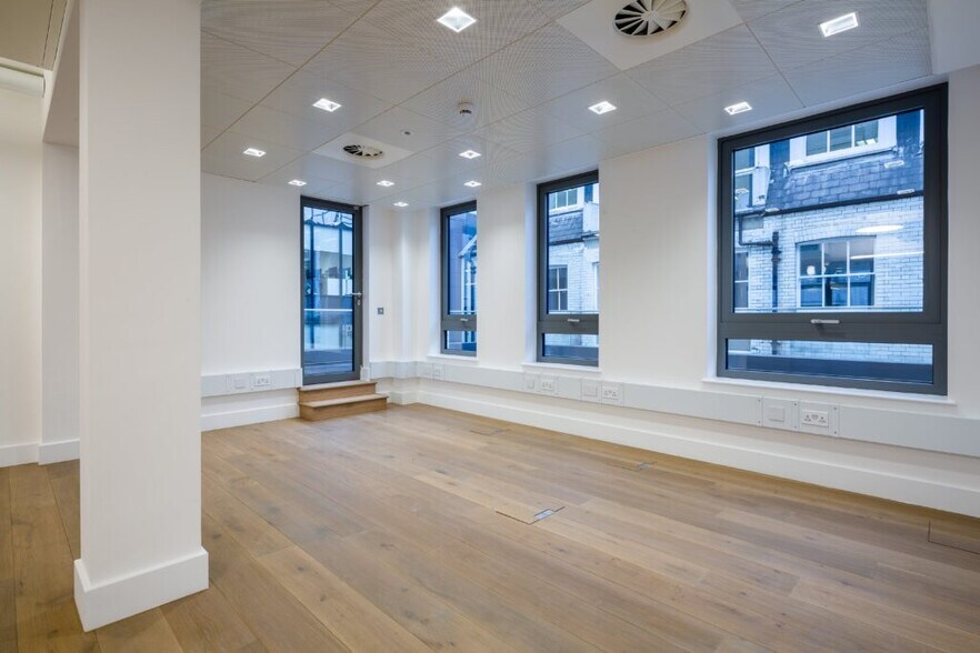 More Photos Of 10 Great Castle St, London Office For Lease