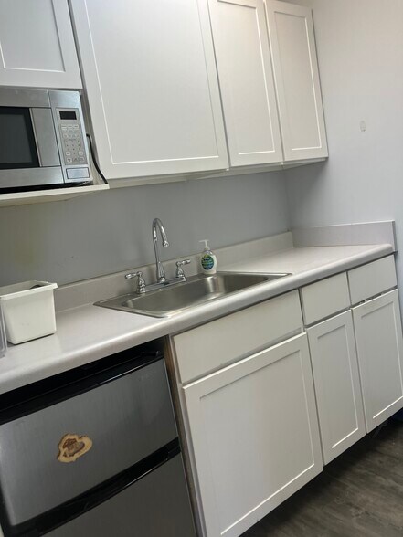More Photos Of 7201-7211 Hanover Pky, Greenbelt Unknown For Lease