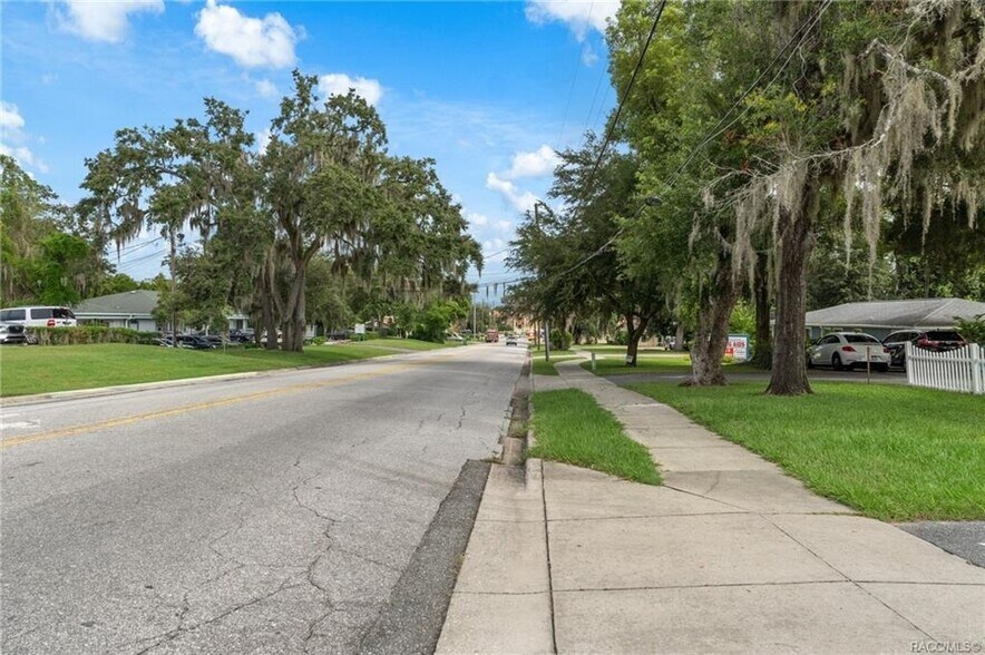 More Photos Of 102 E Highland Blvd, Inverness Drugstore For Lease