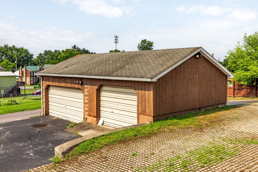 More Photos Of 330 Mahoning St, Milton Office For Sale