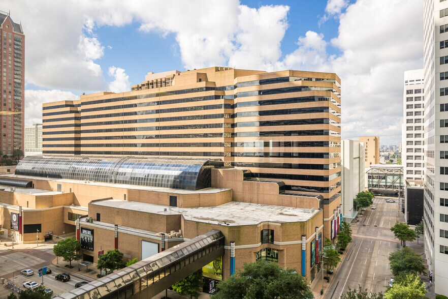 More Photos Of 1301 McKinney St, Houston Unknown For Lease