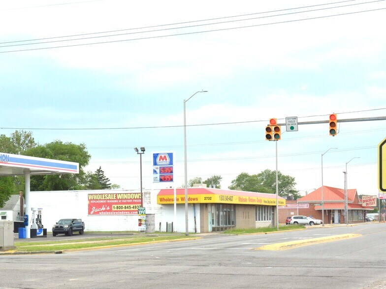 More Photos Of 2732 165th St, Hammond Freestanding For Lease