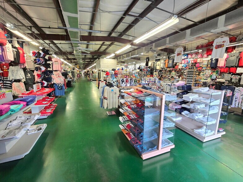 More Photos Of 5405 W Irlo Bronson Memorial Hwy, Kissimmee General Retail For Lease