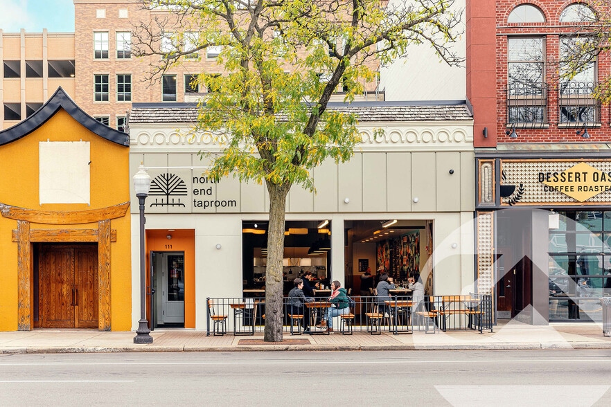 Primary Photo Of 111 S Main St, Royal Oak Restaurant For Lease