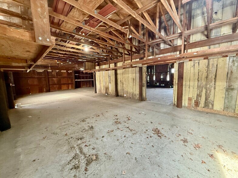 More Photos Of 524 Main St S, Woodbury Garden Center For Lease