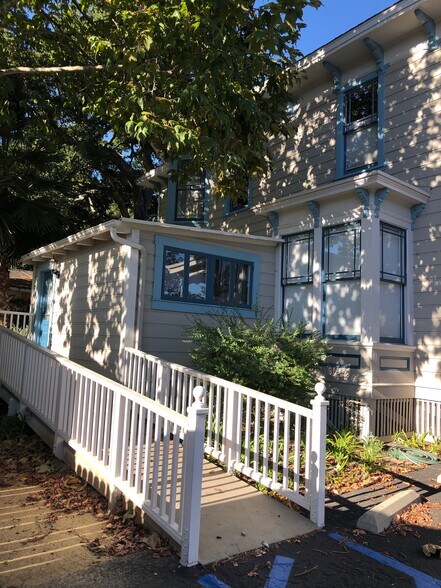 More Photos Of 200 W Victoria St, Santa Barbara Office For Lease