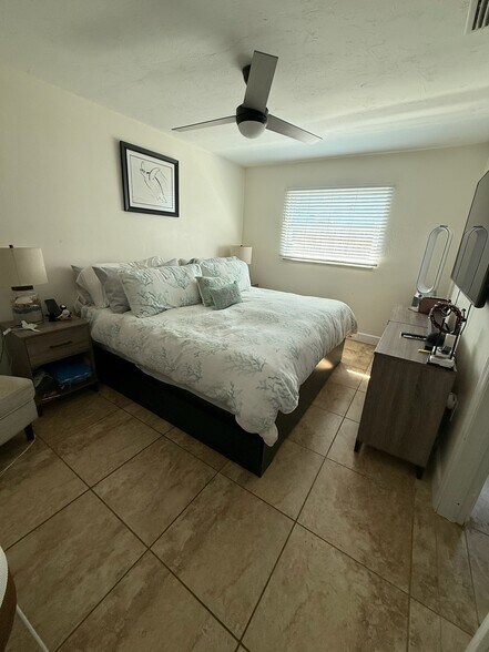 More Photos Of 5460 Bayshore Rd, North Fort Myers Office Residential For Sale