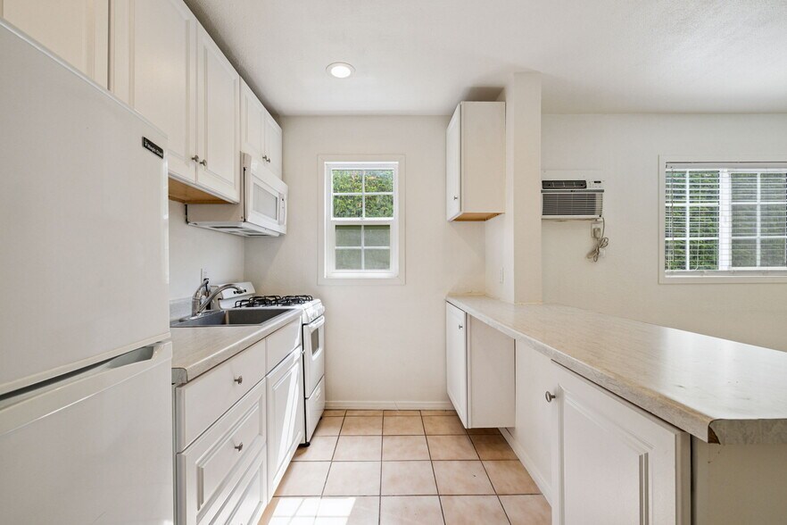 More Photos Of 1674 S Via Salida, Palm Springs Apartments For Sale