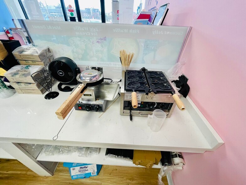 More Photos Of 3068 Kirchoff Rd, Rolling Meadows General Retail For Sale