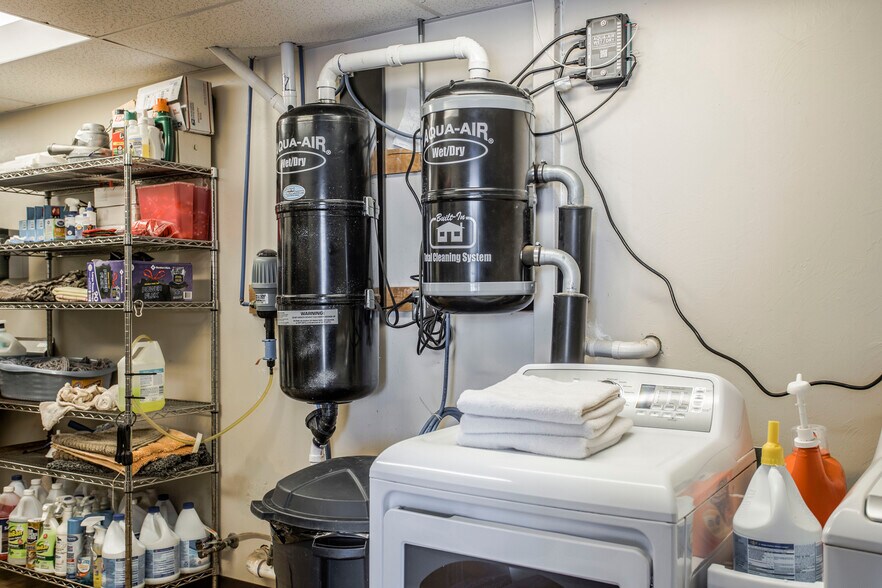 More Photos Of 39812 Hazel Dell Rd, Shawnee Veterinarian Kennel For Sale