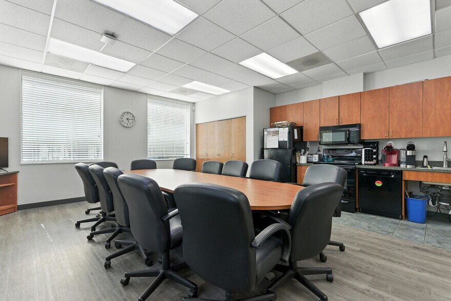 More Photos Of 400 NE Roberts Ave, Gresham Medical For Sale