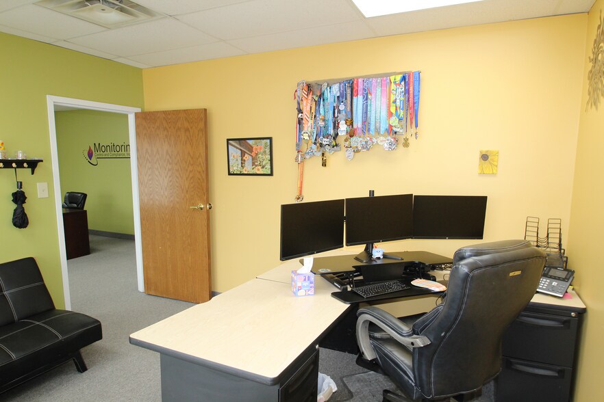 More Photos Of 150 Smokerise Dr, Wadsworth Office Residential For Sale