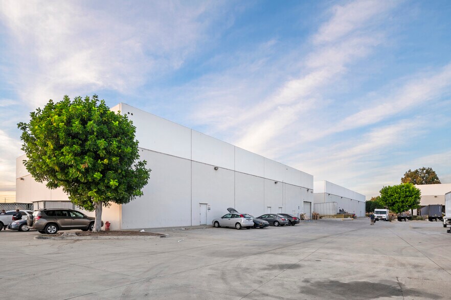 More Photos Of 6935-6947 Atlantic Ave, Long Beach Warehouse For Lease