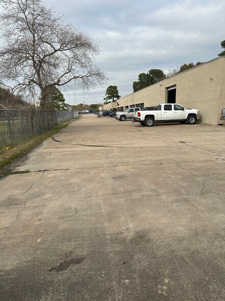 More Photos Of 6911 Breen Dr, Houston Warehouse For Lease
