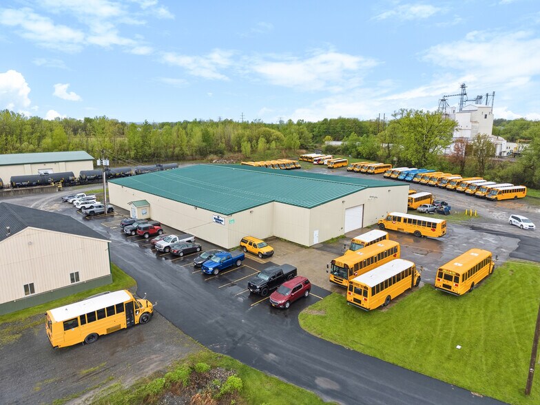 More Photos Of 7707 Henry Clay Blvd, Liverpool Warehouse For Lease
