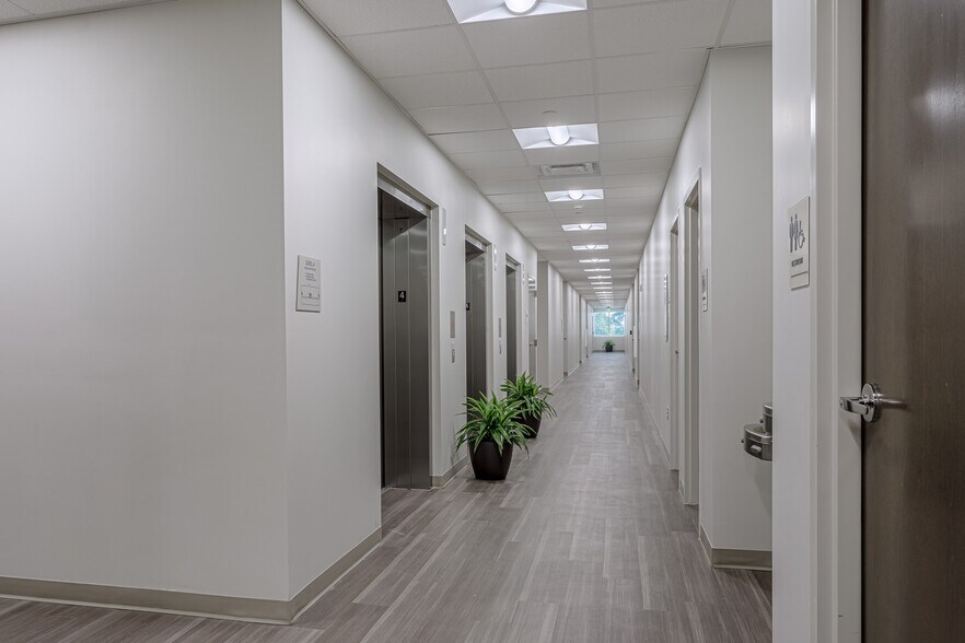 More Photos Of 6376 Pine Ridge Rd, Naples Medical For Lease