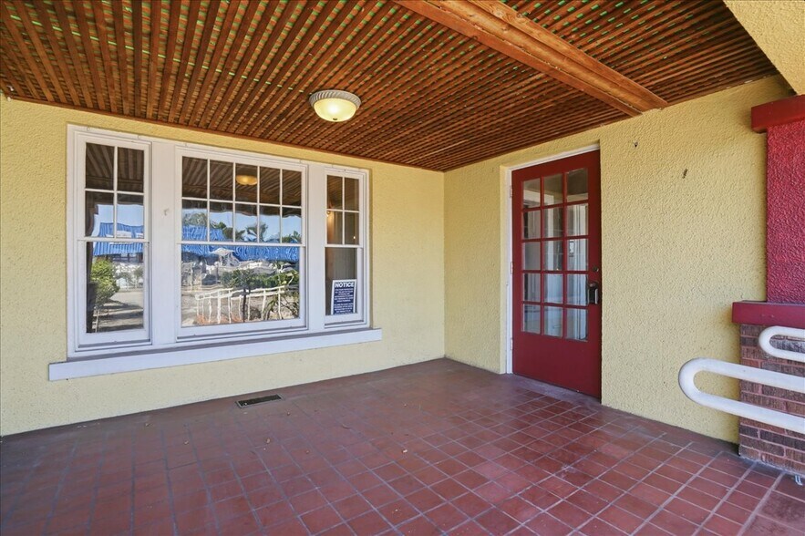 More Photos Of 337 8th Ave W, Palmetto Restaurant For Sale