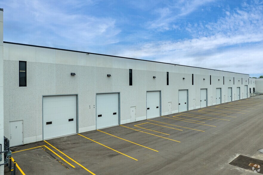 More Photos Of 45 Eric T Smith Way, Aurora Warehouse For Lease
