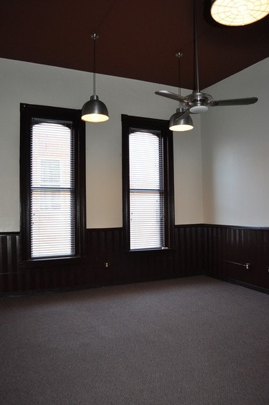 More Photos Of 16 E Avenue A, Temple Office For Lease