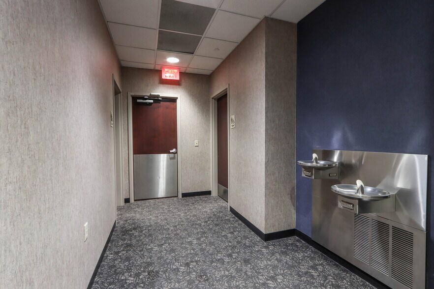 More Photos Of 11 Scott St, Wausau Office For Lease