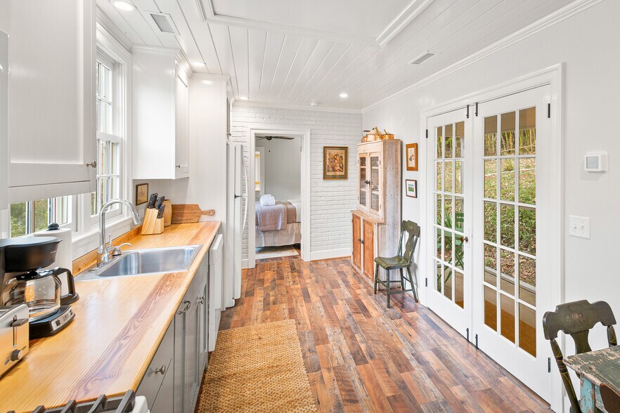 More Photos Of 3500 Sunset Lodge Ct, Charlottesville Hotel For Sale